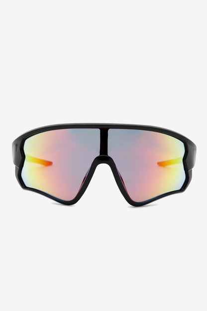 Oversized mirrored aviators polarized UV400 lenses for crisp, glare-free vision and a seamless wraparound fit. 