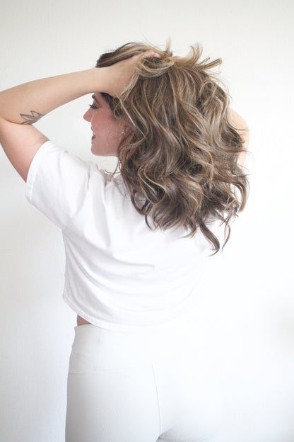 Know Your Worth Women's Crop Tee in White - Softest Crewneck Short Sleeve Crop Top - Cotton/Polyester Blend