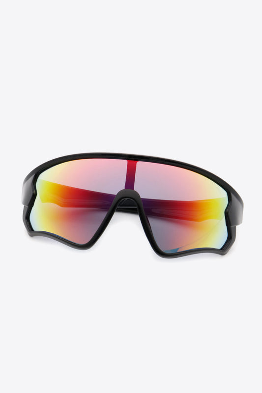 Oversized mirrored aviators polarized UV400 lenses for crisp, glare-free vision and a seamless wraparound fit. 